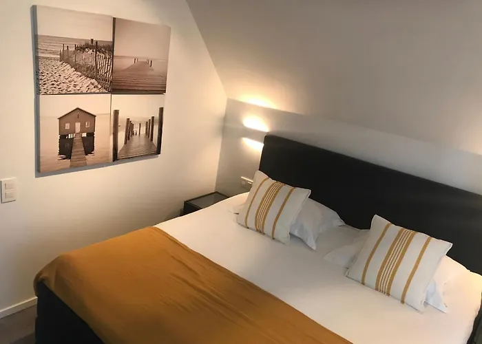 VILLA FER-GUY  Beeldige Suite met parking, nabij strand en casino
